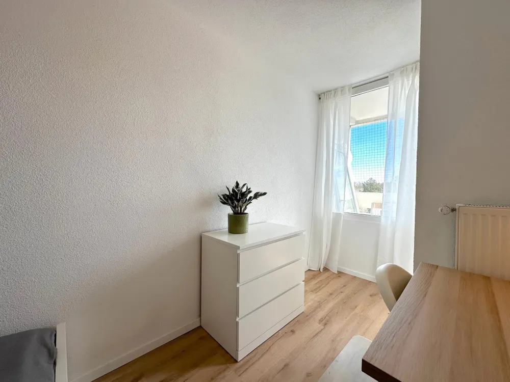 Zwei möblierte Zimmer frei in moderner WG, Wiener Straße 81, Frankfurt-Oberrad!