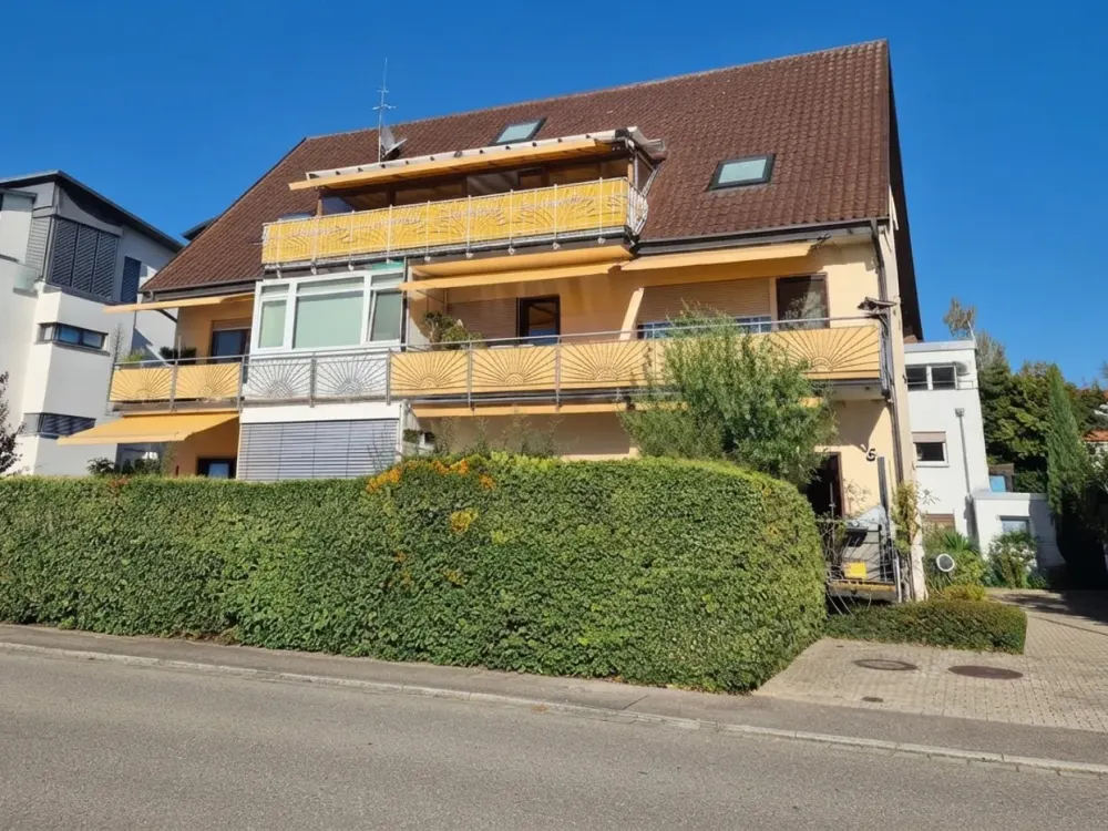 Beautiful 2.5-Room Apartment with Large South Balcony and Lake View