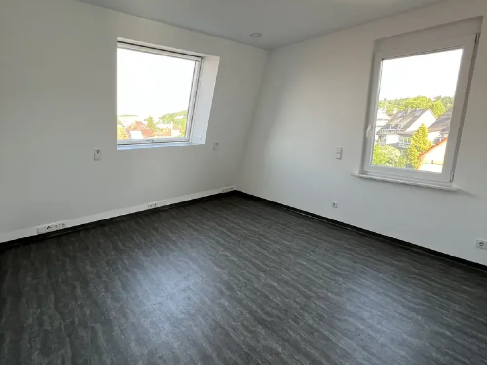 Erstbezug nach hochwertiger Renovierung, Stilvolle 4-Zimmer-Altbauwohnung mit Blick über Feuerbach