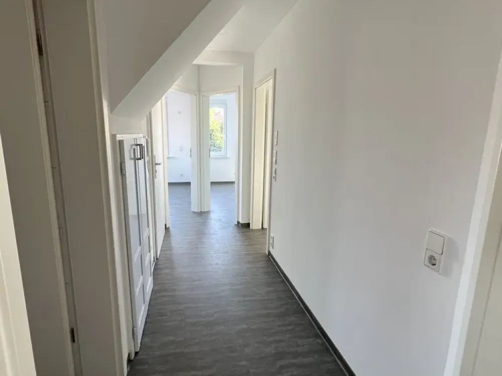 Erstbezug nach hochwertiger Renovierung, Stilvolle 4-Zimmer-Altbauwohnung mit Blick über Feuerbach