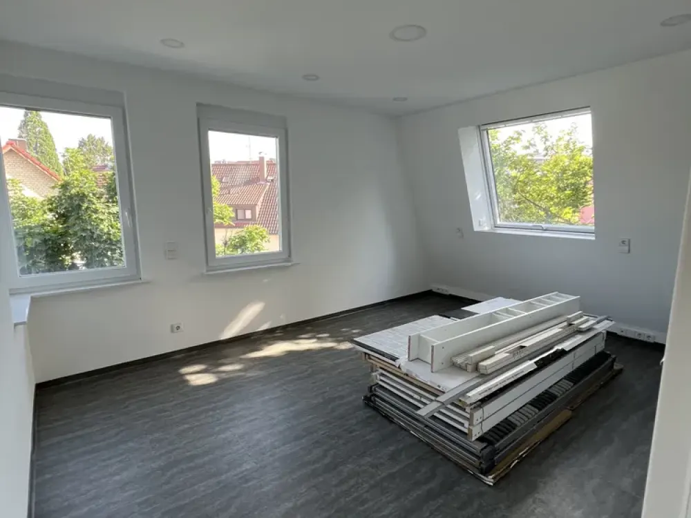 Erstbezug nach hochwertiger Renovierung, Stilvolle 4-Zimmer-Altbauwohnung mit Blick über Feuerbach