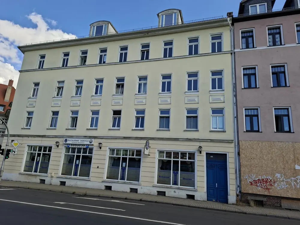 Modernized 2-Room Apartment