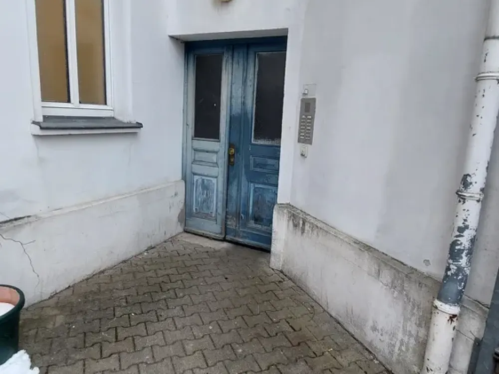 Modernized 2-Room Apartment