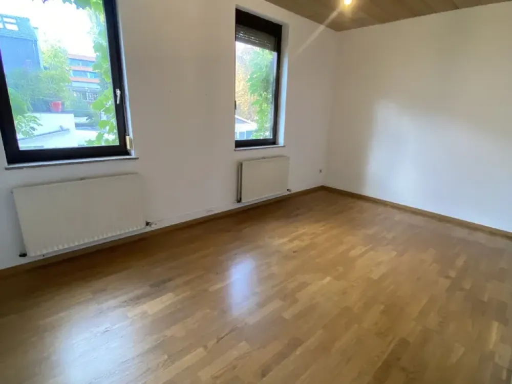 Zimmer in einer 6erWG mit Einbauküche in Stuttgart