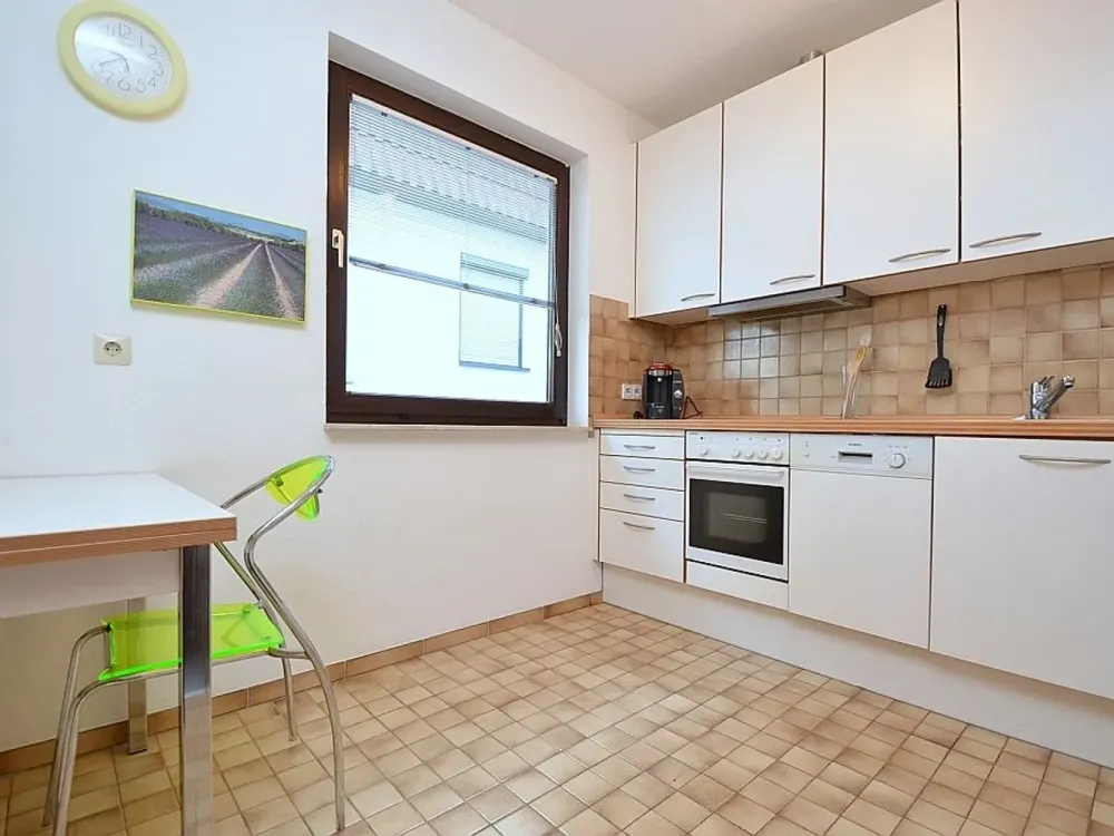 Modern möblierte 2-Zimmer-Wohnung mit Terrasse, ruhige Lage nahe Daimler AG, Kelley Barracks & Uni