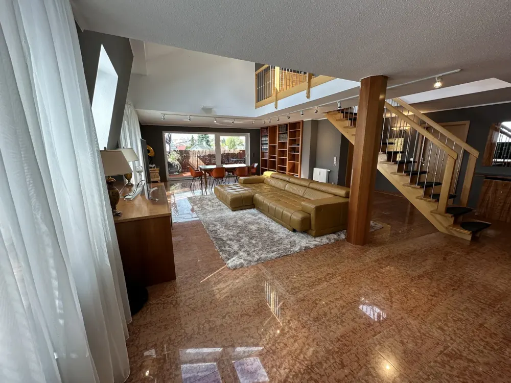 luxuriöse Maisonette-Wohnung mit 1A Infrastruktur