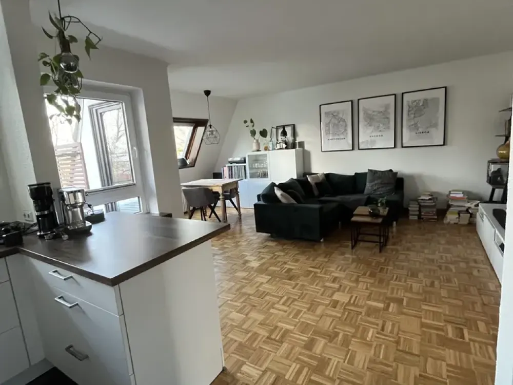 Exclusive 3-Room Attic Apartment with Balcony and Built-in Kitchen in Bremen