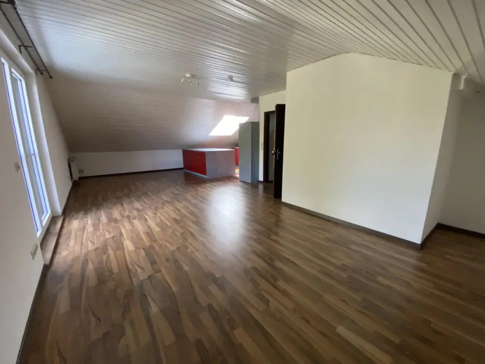 Bright, spacious 3-room apartment with fitted kitchen on the 1st floor, well insulated, quiet location in Rülzheim