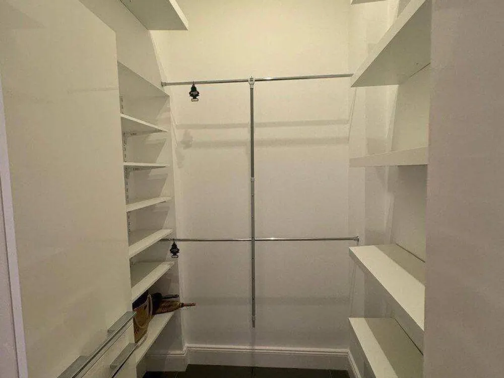 Schöne modernisierte Altbauwohnung im Herzen Schwabings - Teilmöbliert