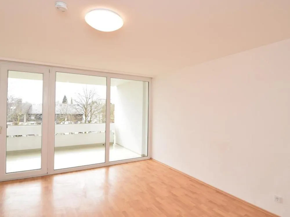 Helle 3-Zimmer Wohnung 70 m2 München Unterhaching mit Balkon Erstbezug nach Vollrenovierung