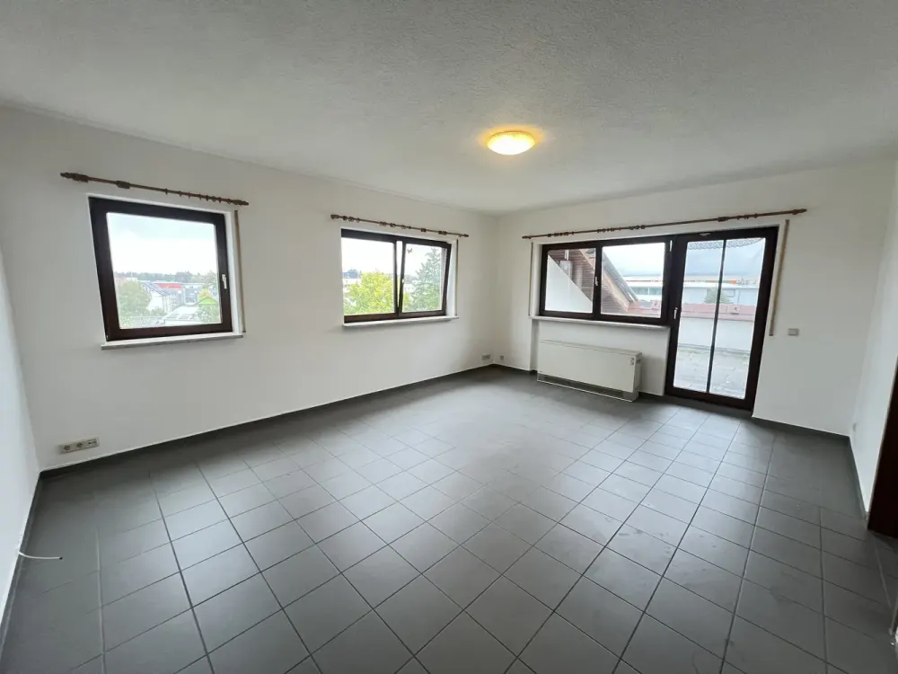 Helle 3,5-Zimmer Wohnung mit großer Dachterrasse