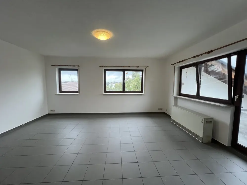Helle 3,5-Zimmer Wohnung mit großer Dachterrasse