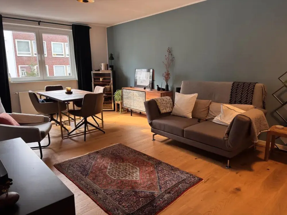Stilvoll möblierte 2 Zimmer-Wohnung mit Balkon