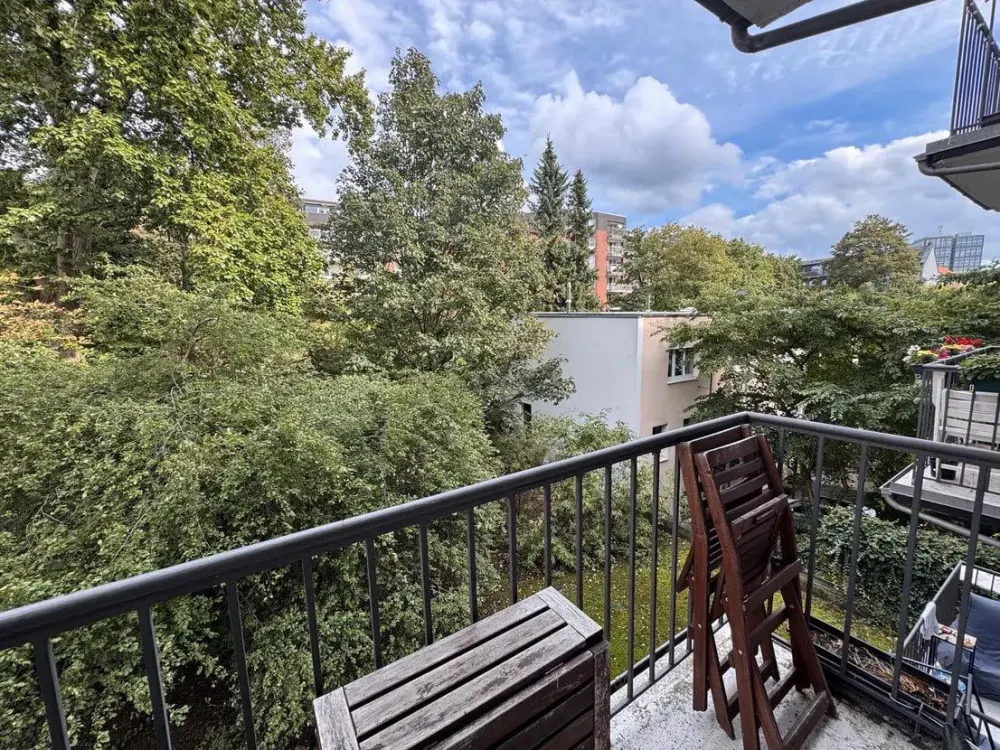Stilvoll möblierte 2 Zimmer-Wohnung mit Balkon