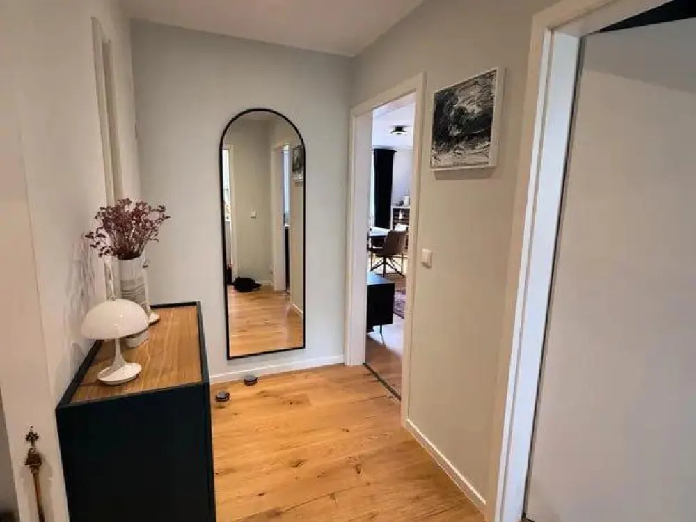 Stilvoll möblierte 2 Zimmer-Wohnung mit Balkon