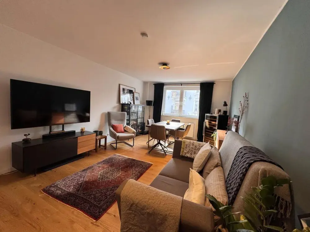 Stilvoll möblierte 2 Zimmer-Wohnung mit Balkon