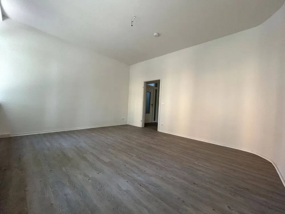 5-room apartment with 128 m² living space and freshly renovated in Erfurt