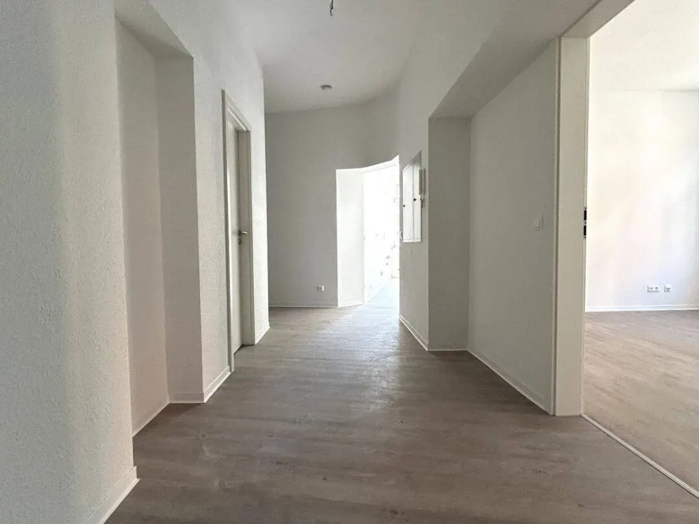 5-room apartment with 128 m² living space and freshly renovated in Erfurt