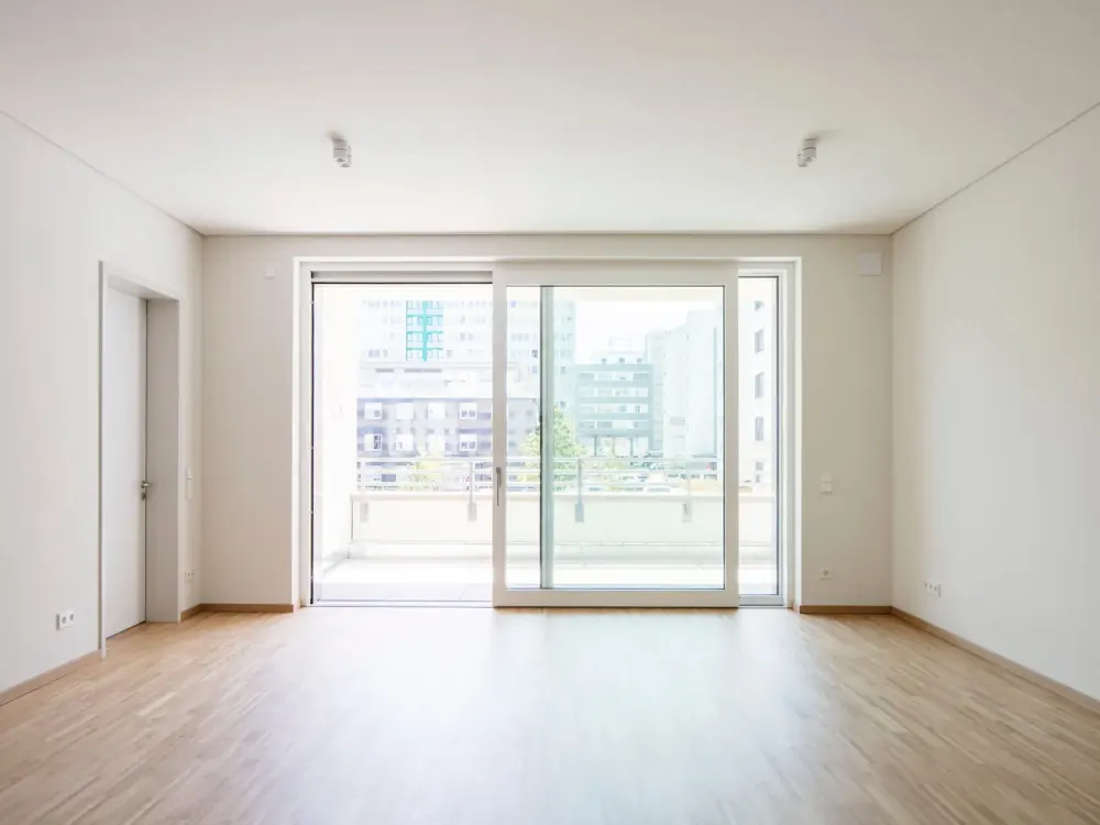 Comfortable Apartment on the 3rd Floor with Large Eat-in Kitchen and South-facing Loggia