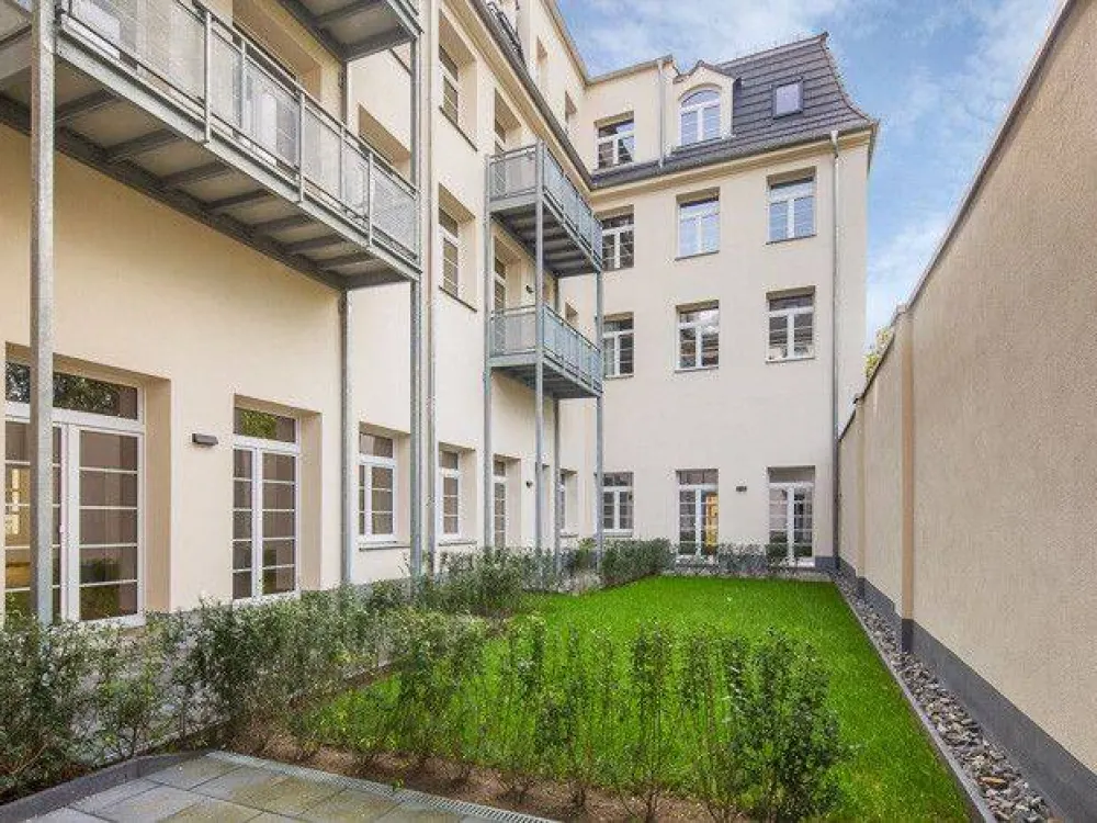 Luxurious loft apartment with two bathrooms and balcony in Dresden-Friedrichstadt!