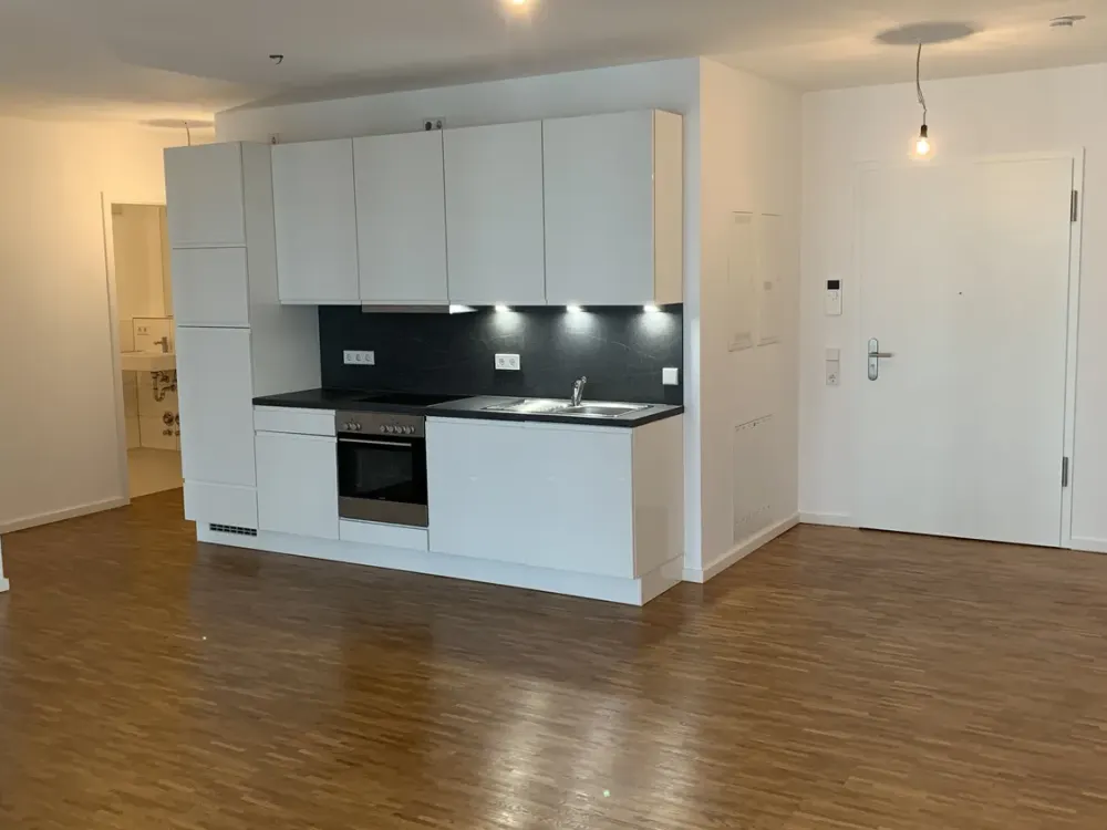 Moderne 3-Zimmer-Wohnung mit Balkon und EBK, Tiefgarage in Europaviertel