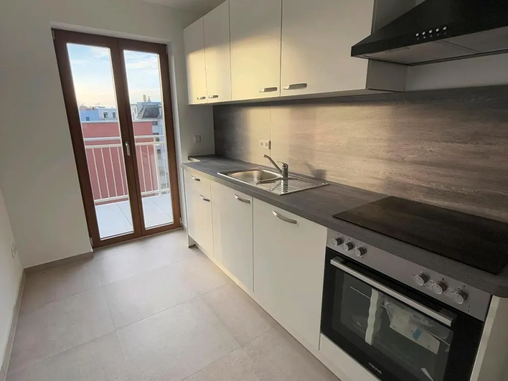 moderne 2-Raum-Wohnung mit Einbauküche und Balkon