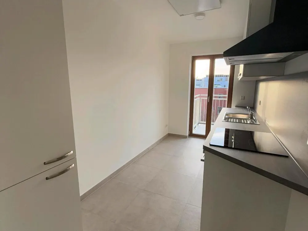 moderne 2-Raum-Wohnung mit Einbauküche und Balkon