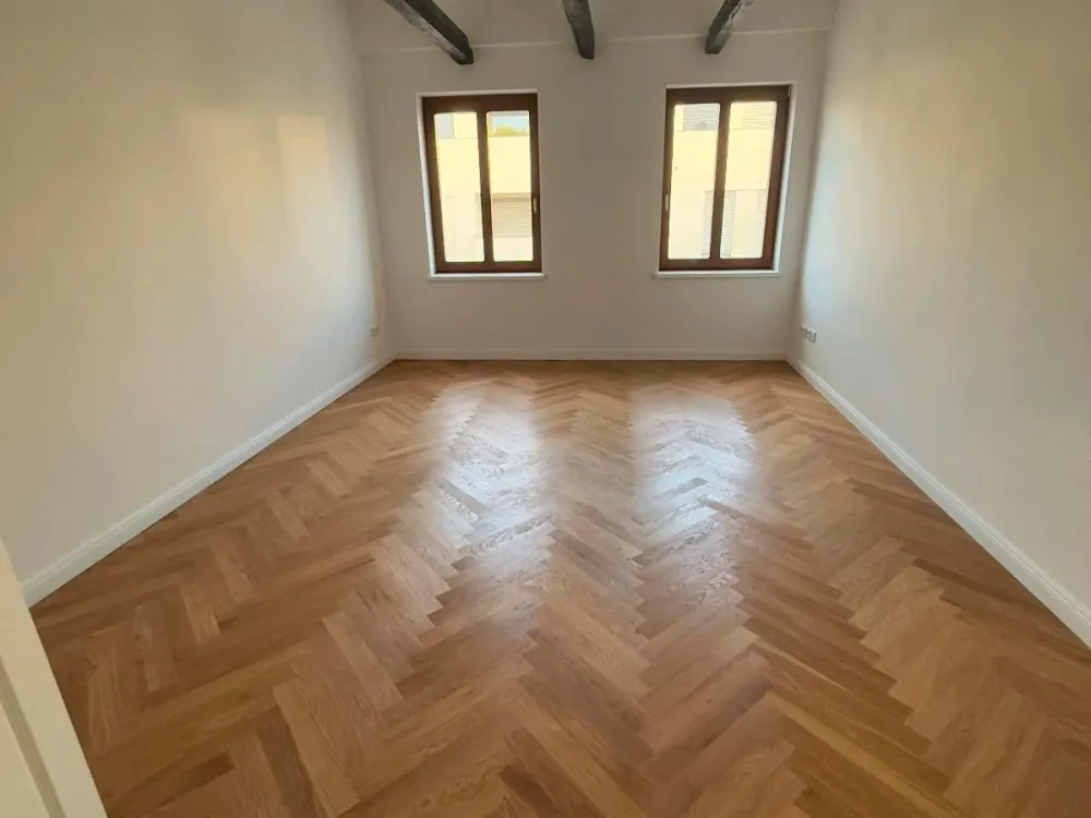 moderne 2-Raum-Wohnung mit Einbauküche und Balkon