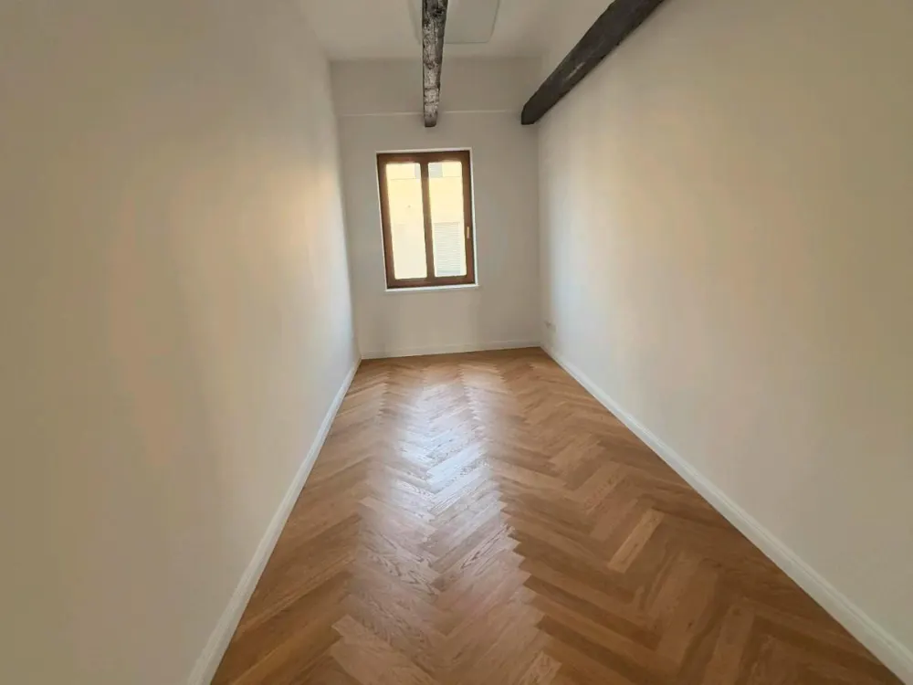 moderne 2-Raum-Wohnung mit Einbauküche und Balkon