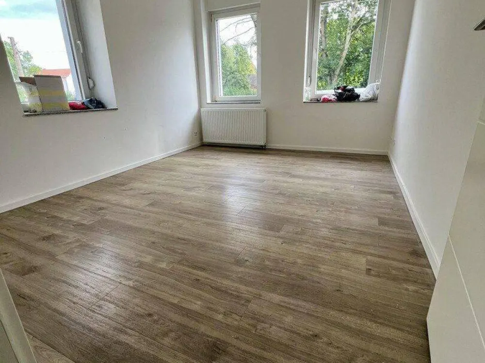 Frisch renoviert: Moderne 2-Raum-Wohnung | Einbauküche | großer Balkon