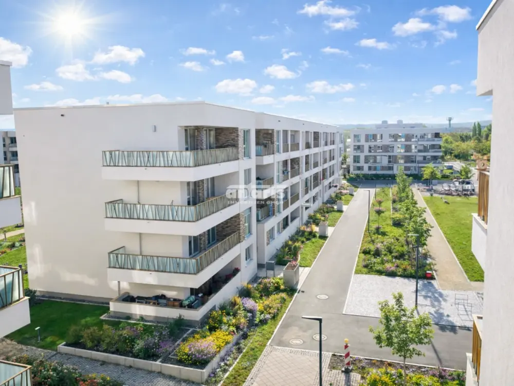 شركة antaris Immobilien GmbH شقة مكونة من 3 غرف بتصميم مثالي مع شرفة ومرآب تحت الأرض