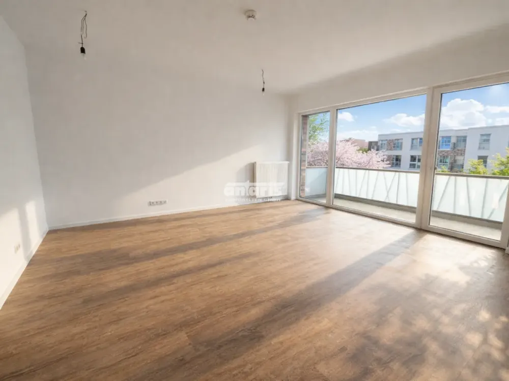 شركة antaris Immobilien GmbH شقة مكونة من 3 غرف بتصميم مثالي مع شرفة ومرآب تحت الأرض