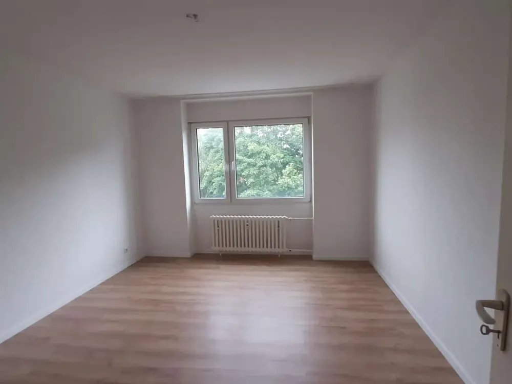 Remscheider Straße 134, hübsche 3 ZKB Wohnung im 5. OG