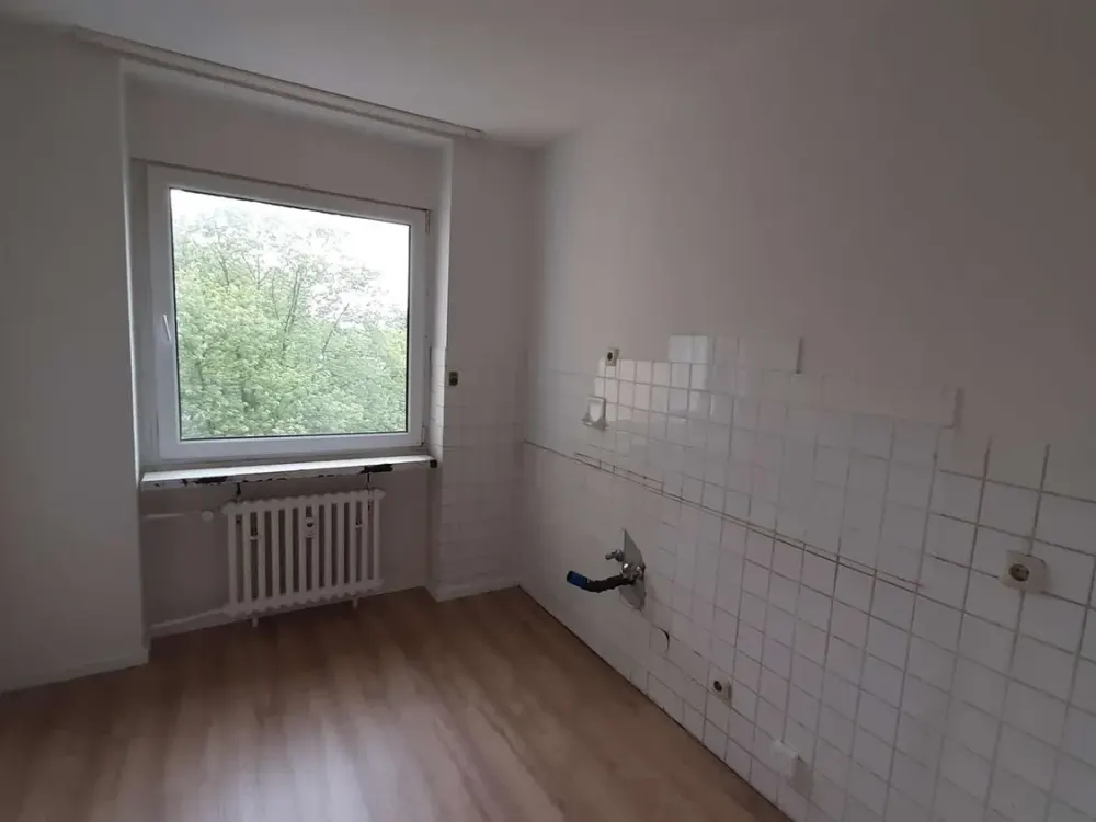 Remscheider Straße 134, hübsche 3 ZKB Wohnung im 5. OG