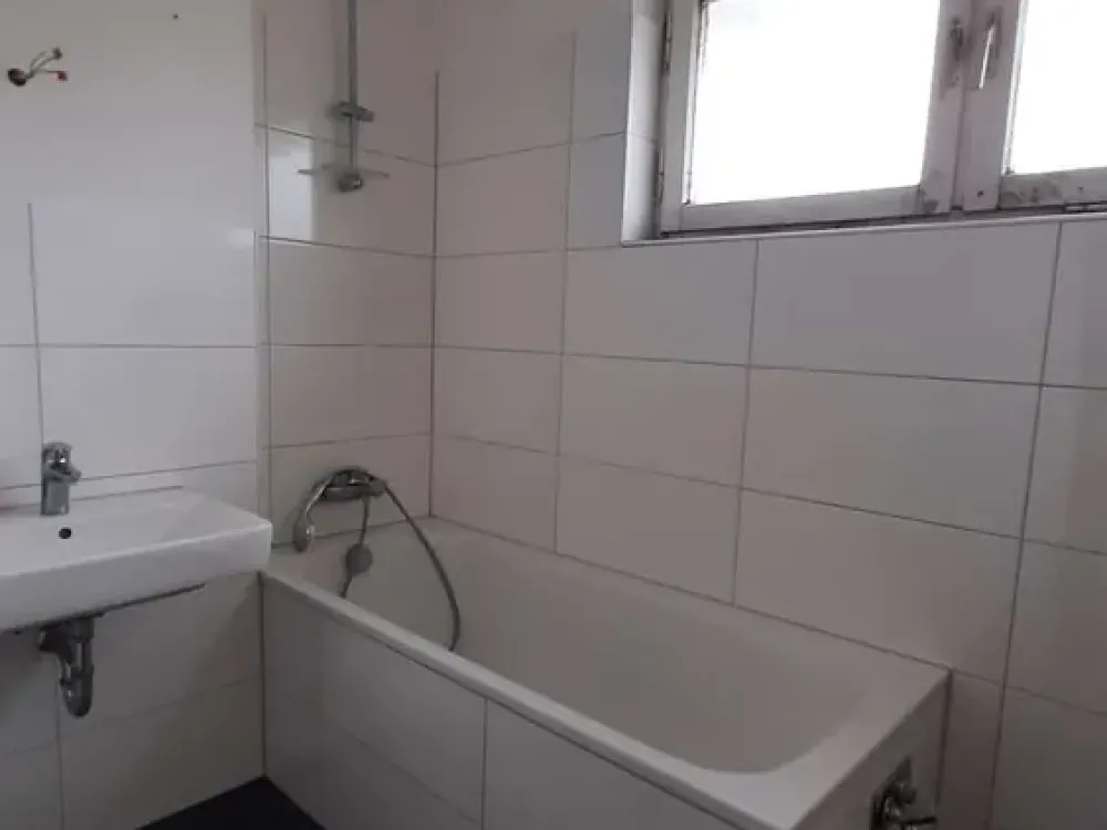 Remscheider Straße 134, hübsche 3 ZKB Wohnung im 5. OG