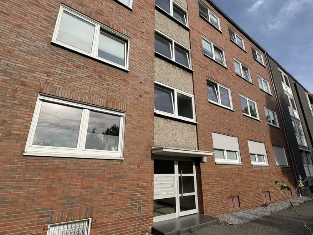 Saniertes 1 Raum-Apartment mit Balkon in Lörick