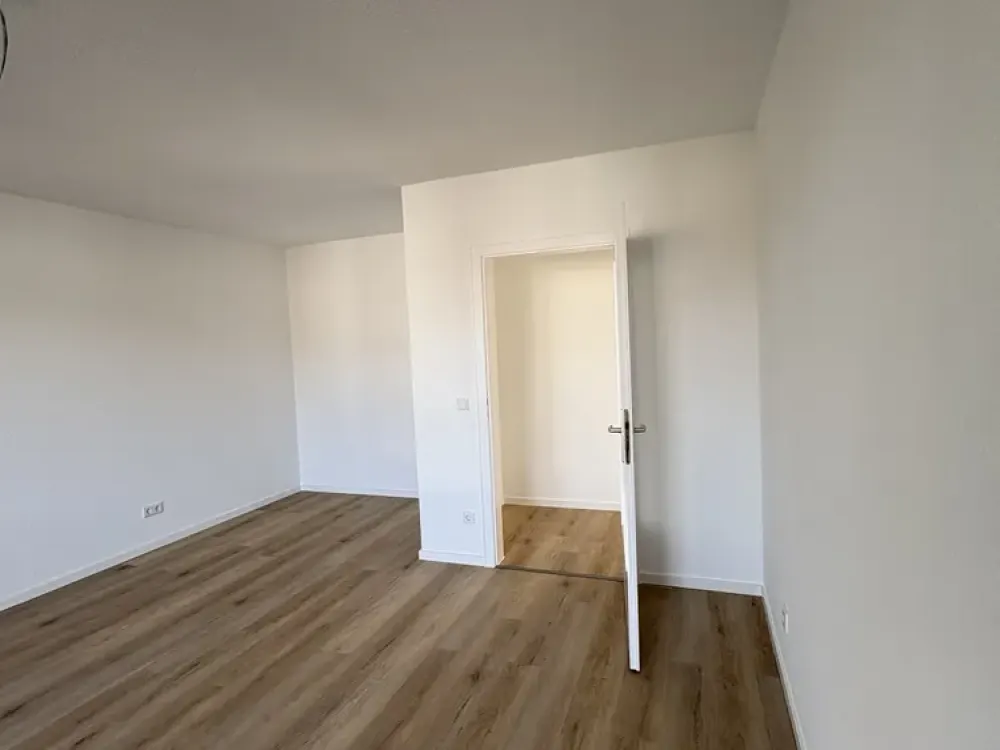 Saniertes 1 Raum-Apartment mit Balkon in Lörick