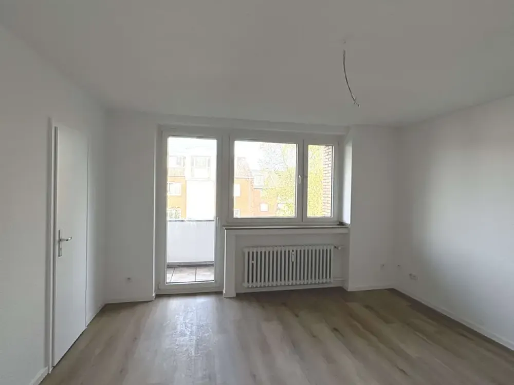 Saniertes 1 Raum-Apartment mit Balkon in Lörick