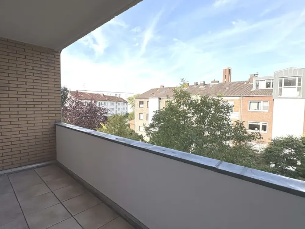 Saniertes 1 Raum-Apartment mit Balkon in Lörick