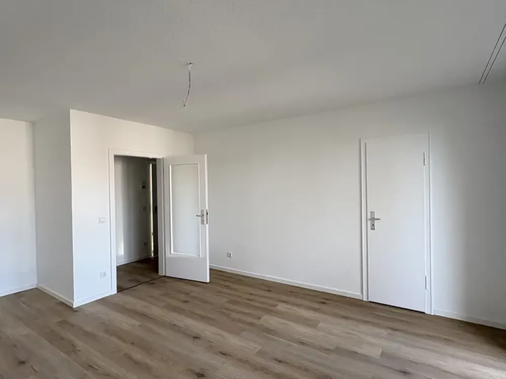 Saniertes 1 Raum-Apartment mit Balkon in Lörick