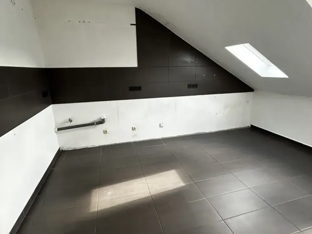 Gemütliche 2-Zimmer Dachgeschosswohnung in guter Lage in Korschenbroich