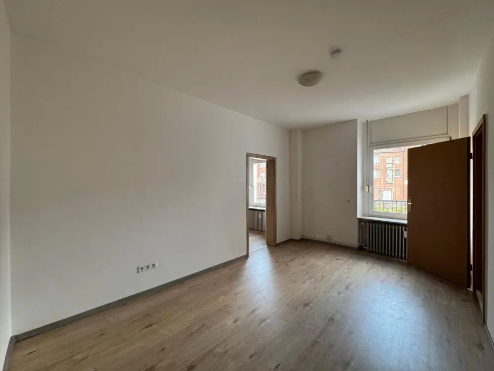 3 Zimmer - Erdgeschoss - frisch renoviert - 2 Personen Jobcenter möglich!