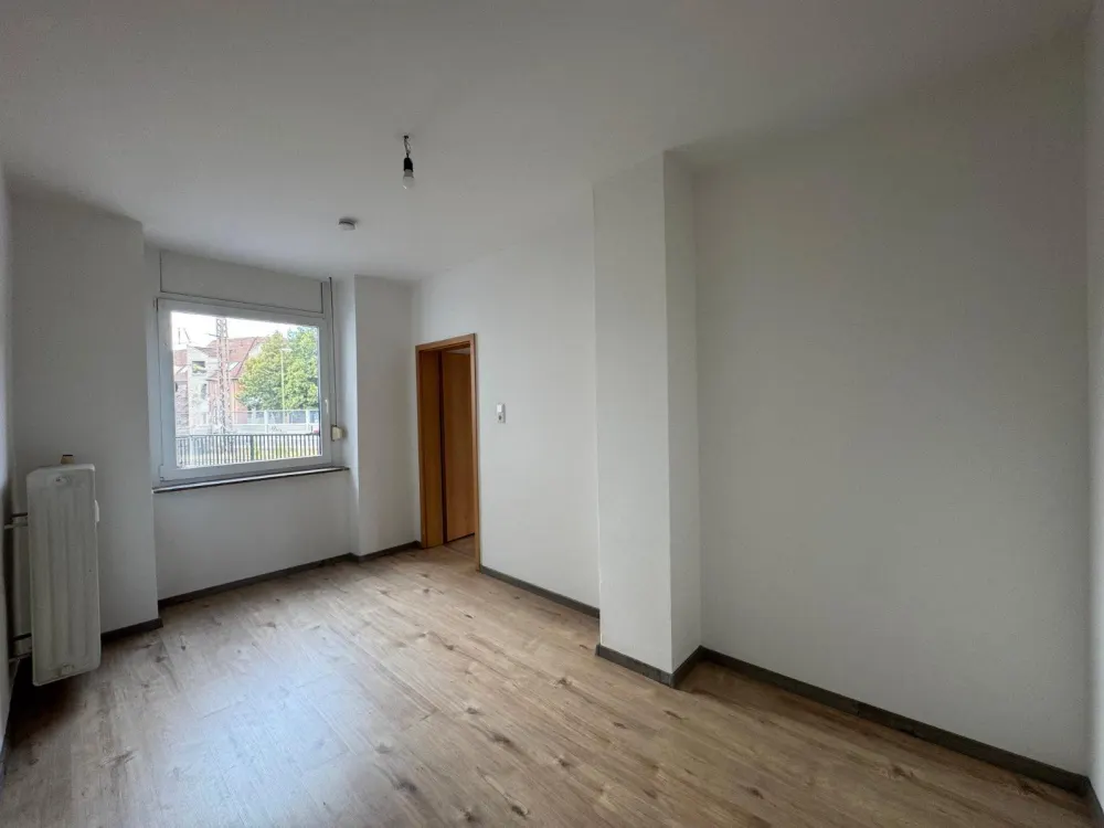 3 Zimmer - Erdgeschoss - frisch renoviert - 2 Personen Jobcenter möglich!