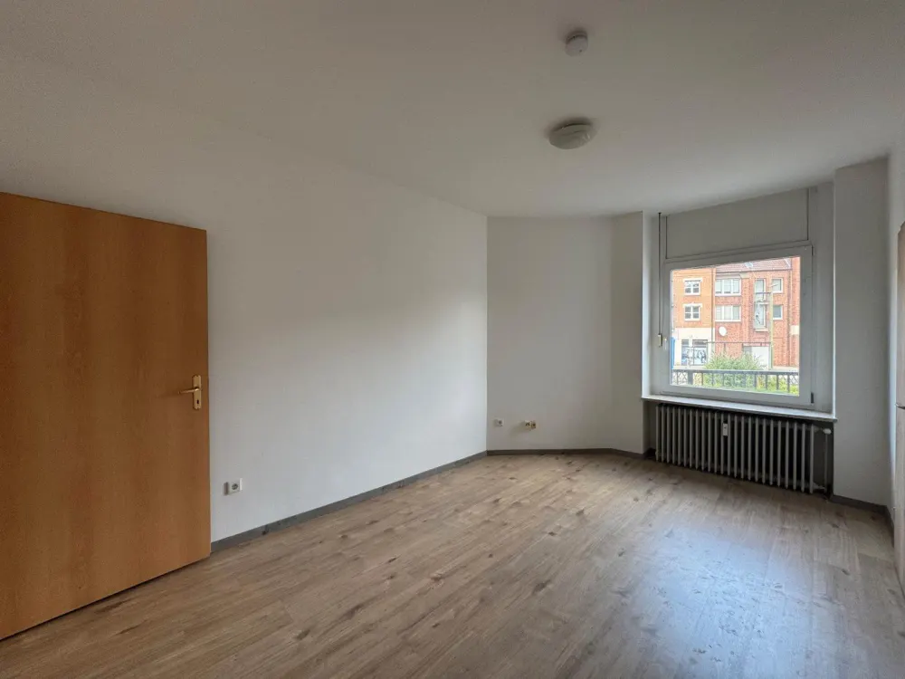 3 Zimmer - Erdgeschoss - frisch renoviert - 2 Personen Jobcenter möglich!
