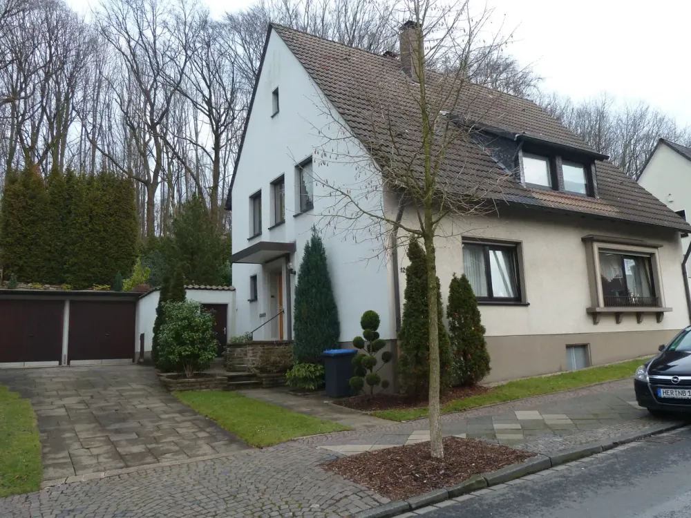 Spacious Apartment Completely Renovated in 2022 in a Two-Family House