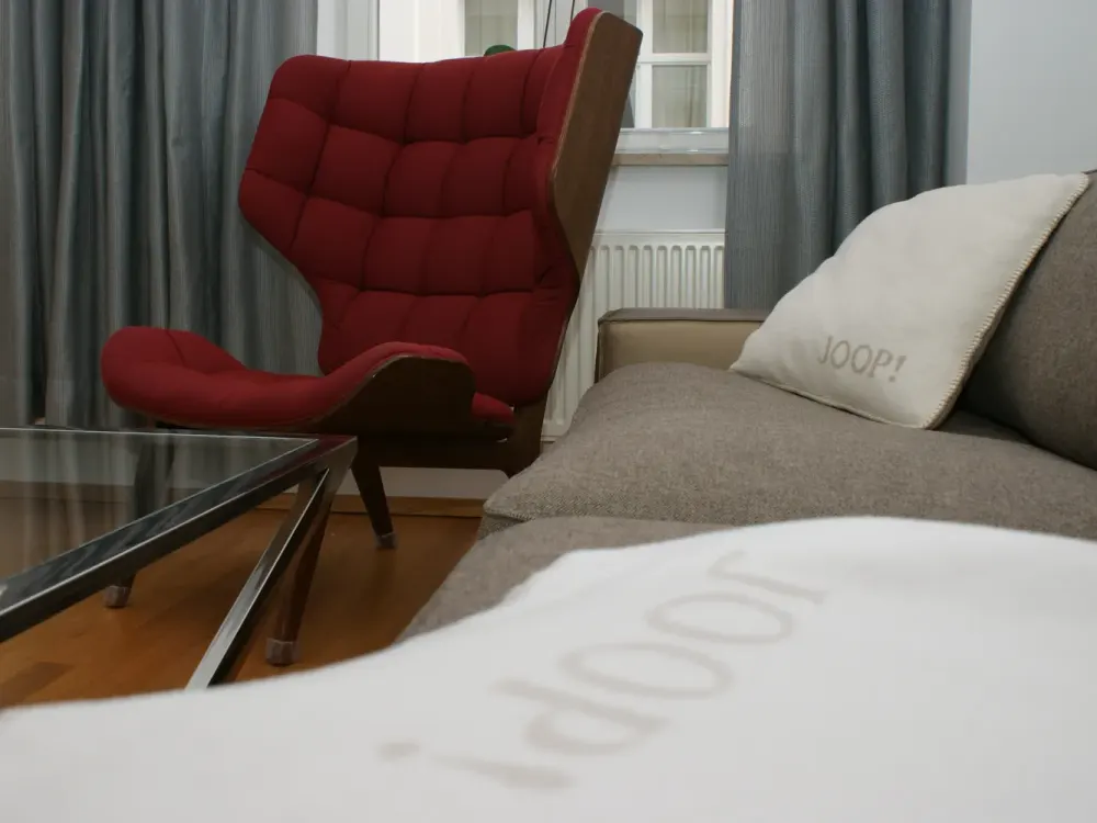 Möblierte ruhige 2-Zimmer-Wohnung mit Terrasse in bester Lage