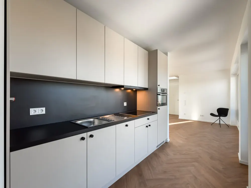 Traumhaftes modernes Wohnen im Dachgeschoss mit EBK und Süd-West-Ost Ausblick!