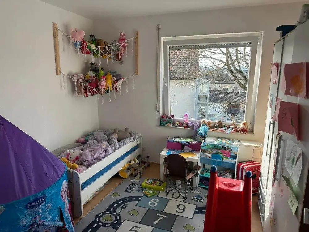 EG 4,5-Zimmer-Wohnung mit 3 Schlafzimmern, Balkon, Keller &Garage