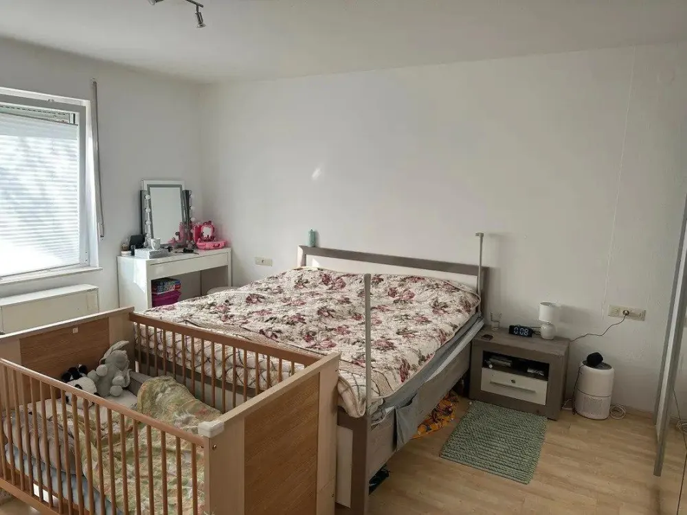 EG 4,5-Zimmer-Wohnung mit 3 Schlafzimmern, Balkon, Keller &Garage