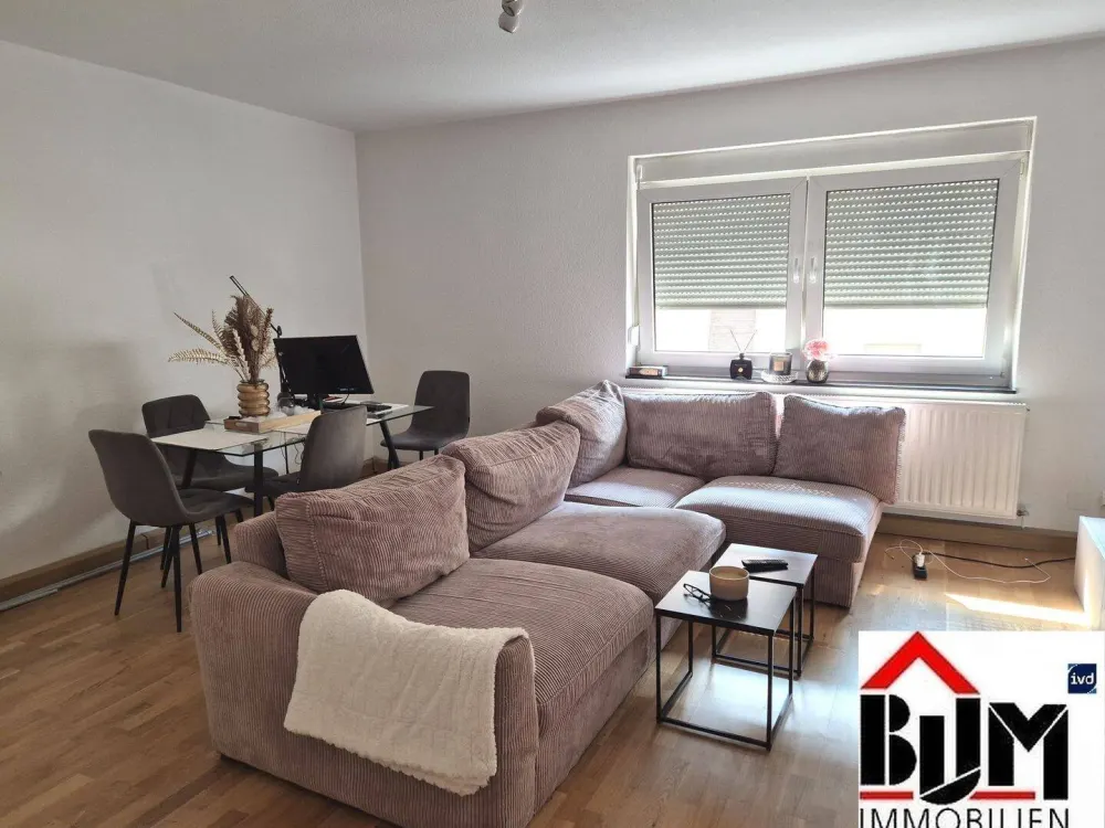 *Gepflegt - 2 Zimmer - 2015 modernisiert- Balkon - Bad mit Fenster - Seitenstraße*